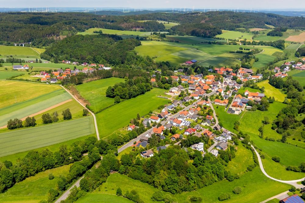Rhena aus der Vogelperspektive: Dorfkern in Rhena im Bundesland Hessen, Deutschland