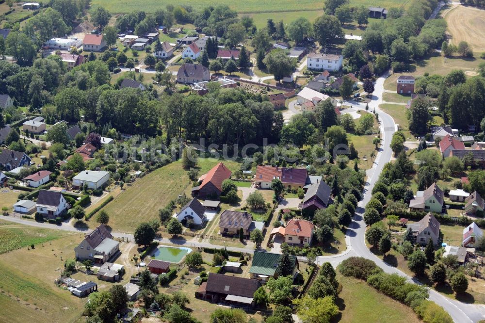 Schönfließ aus der Vogelperspektive: Dorfkern in Schönfließ im Bundesland Brandenburg