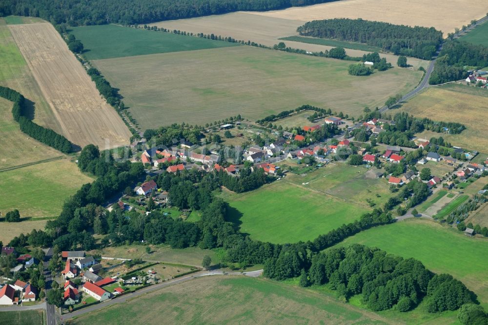 Schopsdorf aus der Vogelperspektive: Dorfkern in Schopsdorf im Bundesland Sachsen-Anhalt, Deutschland