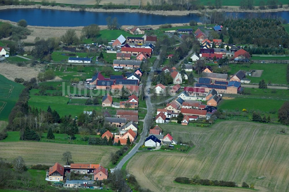 Luftbild Bölkendorf - Dorfkern am See- Uferbereich des Krummer See in Bölkendorf im Bundesland Brandenburg, Deutschland