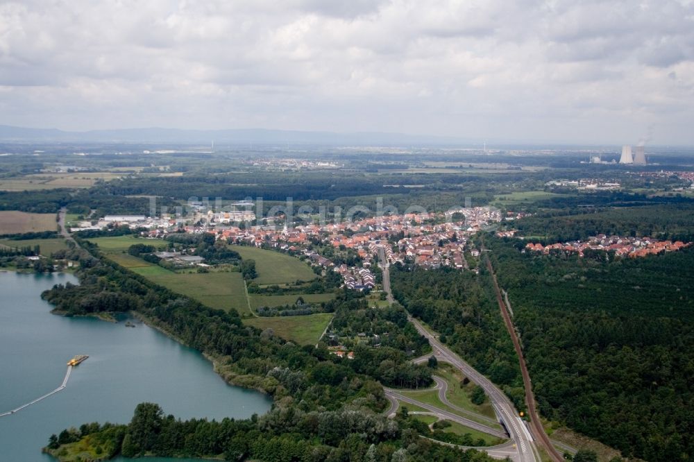 Luftbild Philippsburg - Dorfkern an den See- Uferbereichen des Baggersee im Ortsteil Huttenheim in Philippsburg im Bundesland Baden-Württemberg