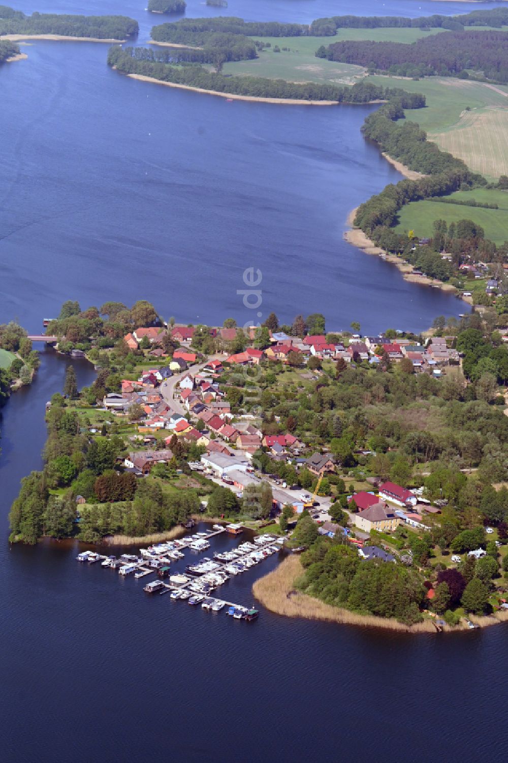 Luftbild Priepert - Dorfkern an den See- Uferbereichen Havel - Ellenbogensee in Priepert im Bundesland Mecklenburg-Vorpommern, Deutschland