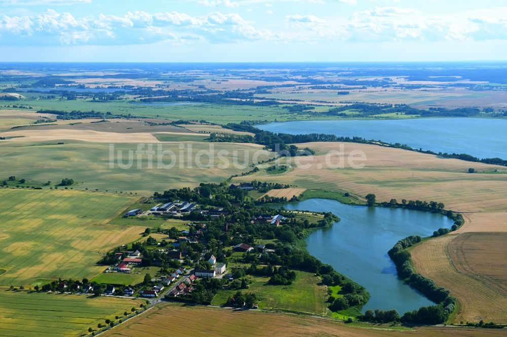 Luftaufnahme Seelübbe - Dorfkern an den See- Uferbereichen des Seelübber See in Seelübbe im Bundesland Brandenburg, Deutschland
