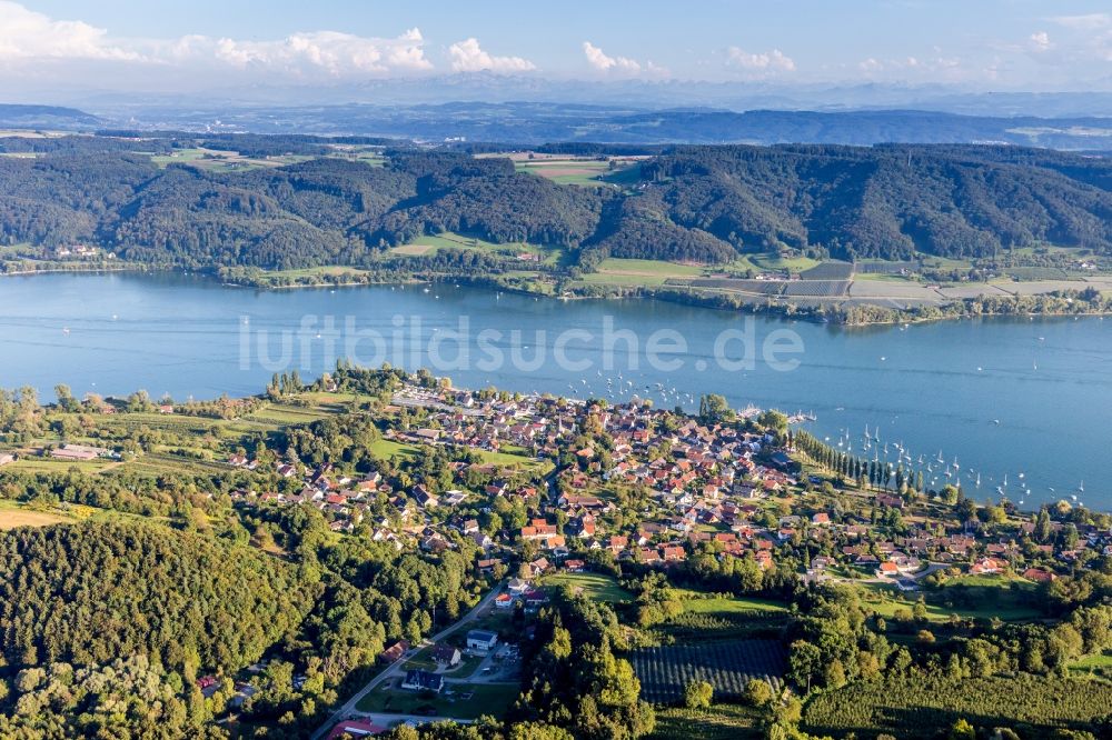 Wangen von oben - Dorfkern an den See- Uferbereichen des Untersee in Wangen im Bundesland Baden-Württemberg, Deutschland