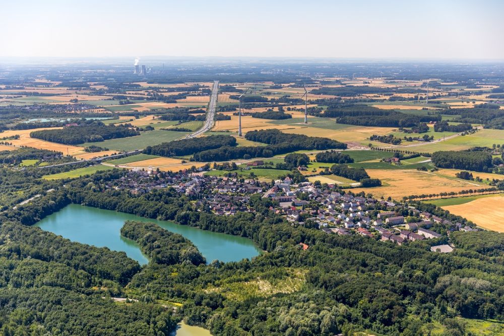 Luftbild Beckum - Dorfkern an den See- Uferbereichen an der Vorhelmer Straße in Beckum im Bundesland Nordrhein-Westfalen, Deutschland