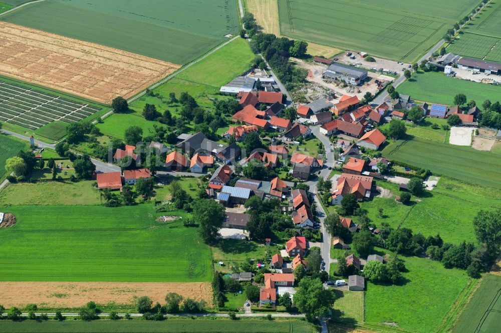 Strodthagen von oben - Dorfkern in Strodthagen im Bundesland Niedersachsen, Deutschland