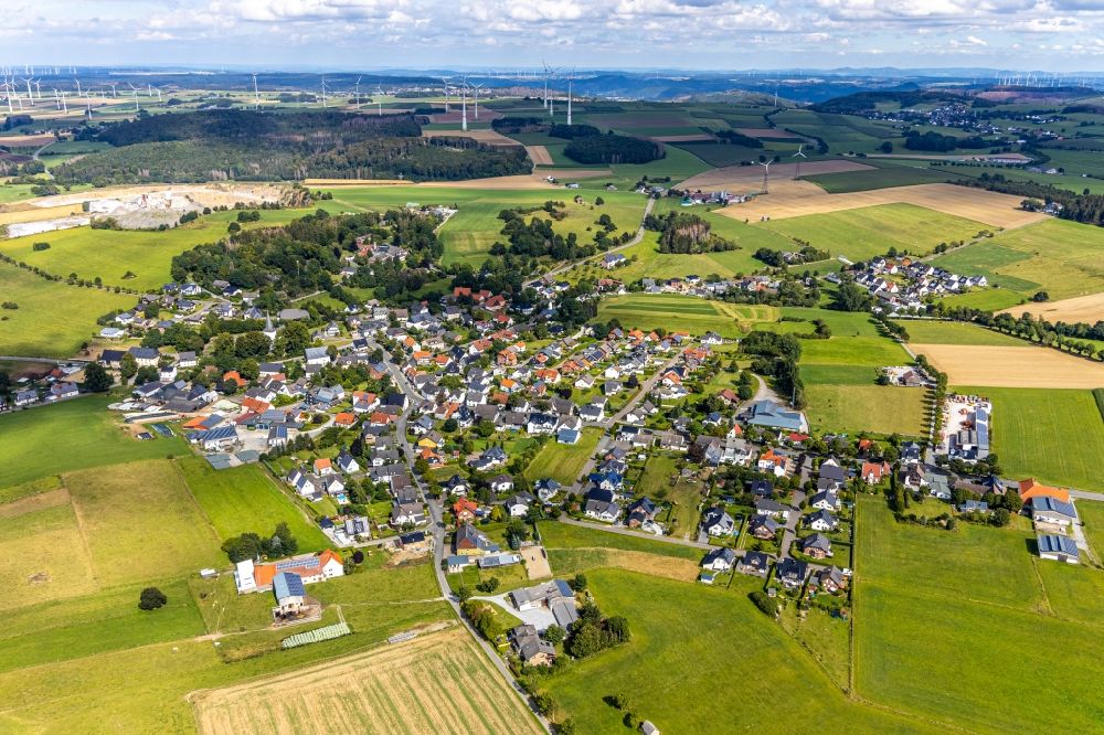 Thülen aus der Vogelperspektive: Dorfkern in Thülen im Bundesland Nordrhein-Westfalen, Deutschland