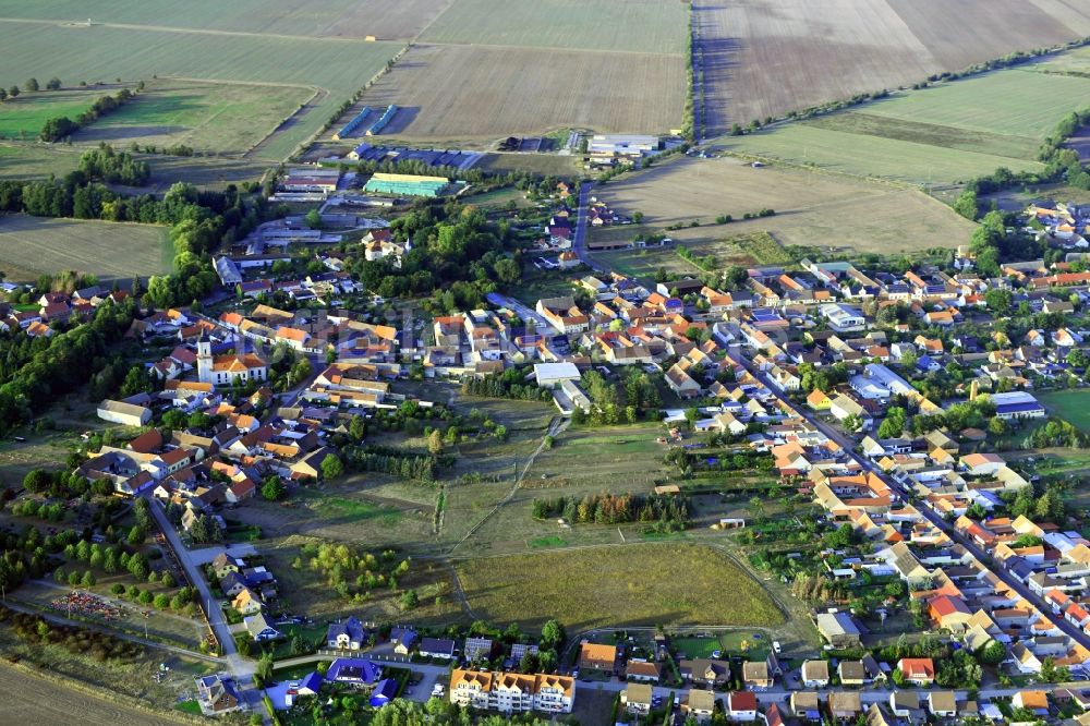 Tucheim von oben - Dorfkern in Tucheim im Bundesland Sachsen-Anhalt, Deutschland