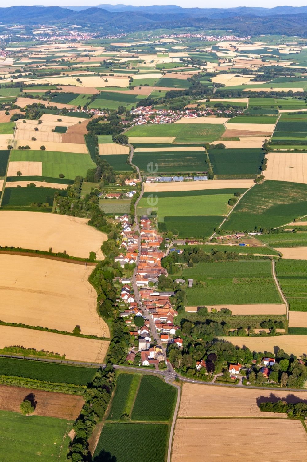 Vollmersweiler aus der Vogelperspektive: Dorfkern in Vollmersweiler im Bundesland Rheinland-Pfalz, Deutschland