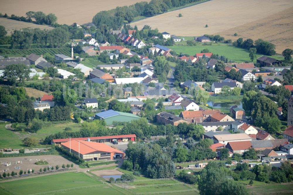 Weesow, Werneuchen aus der Vogelperspektive: Dorfkern in Weesow, Werneuchen im Bundesland Brandenburg