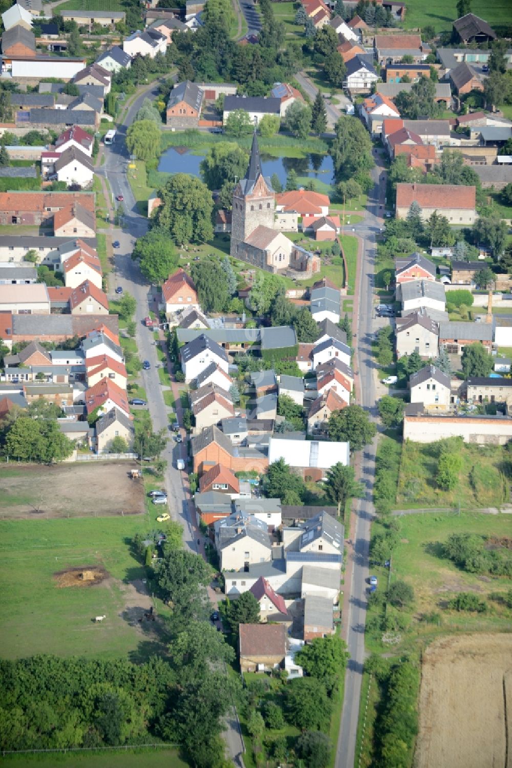 Luftaufnahme Weesow, Werneuchen - Dorfkern in Weesow, Werneuchen im Bundesland Brandenburg
