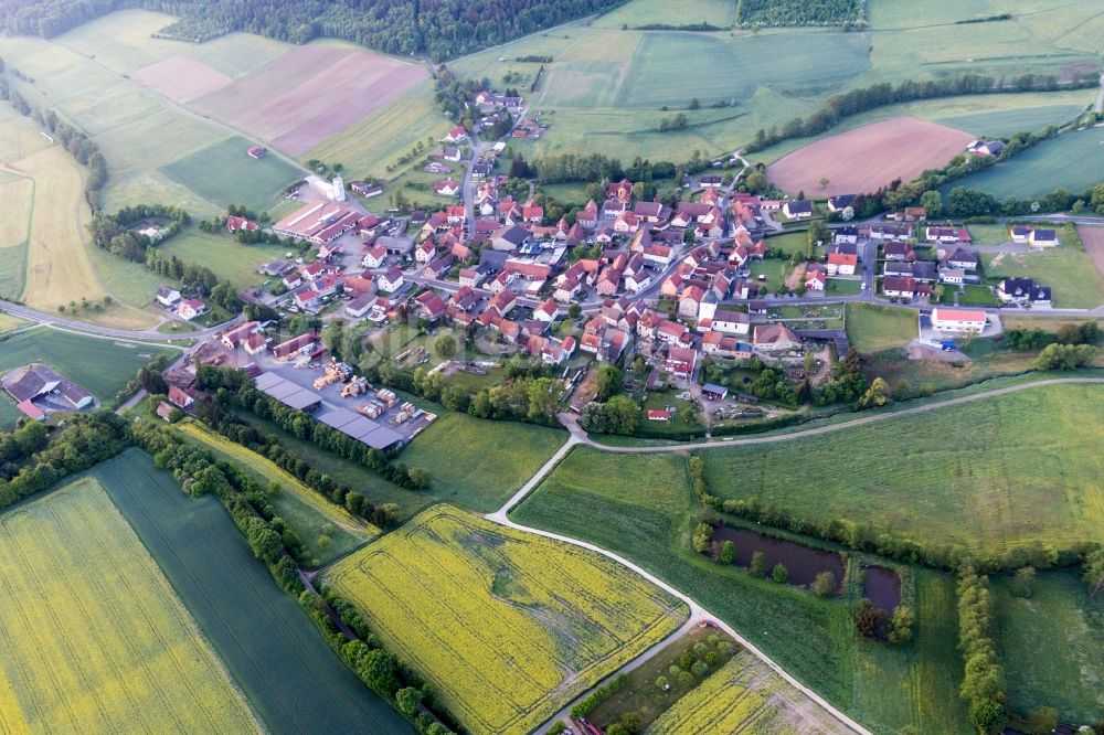 Wustviel aus der Vogelperspektive: Dorfkern in Wustviel im Bundesland Bayern, Deutschland