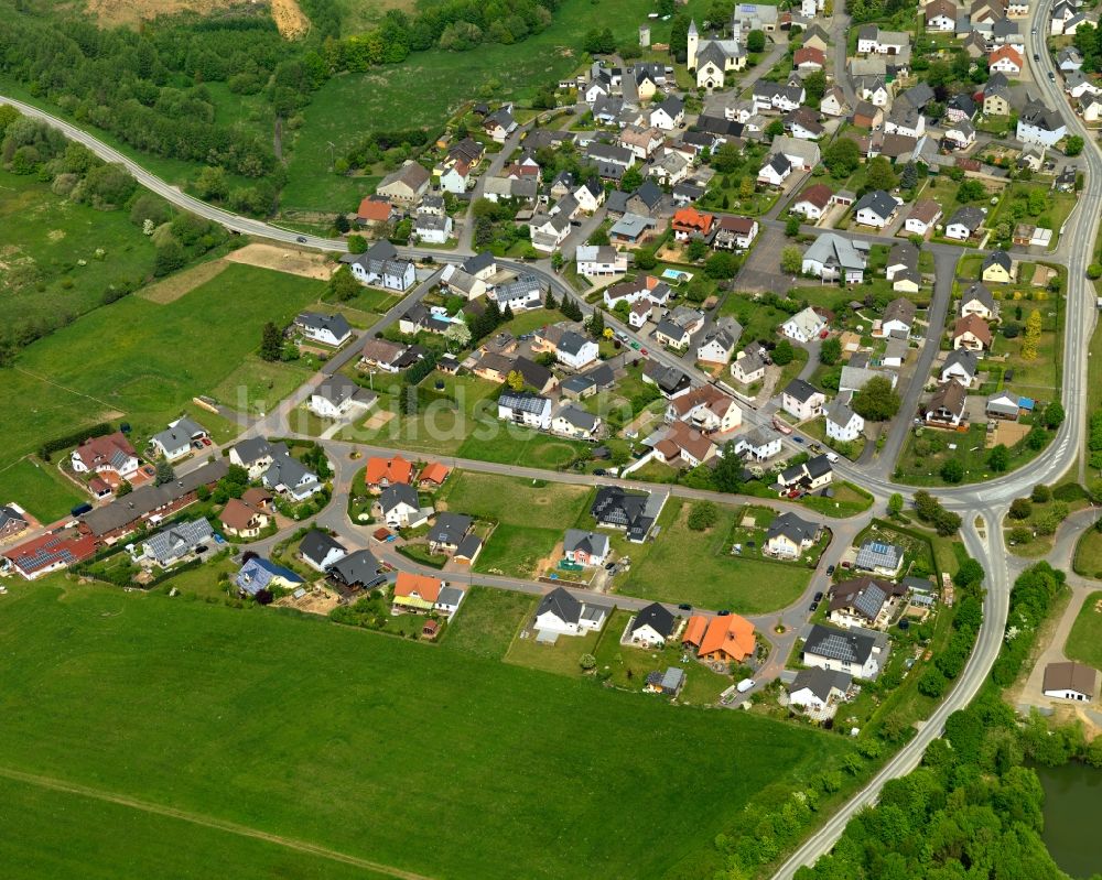 Zehnhausen bei Wallmerod aus der Vogelperspektive: Dorfkern in Zehnhausen bei Wallmerod im Bundesland Rheinland-Pfalz