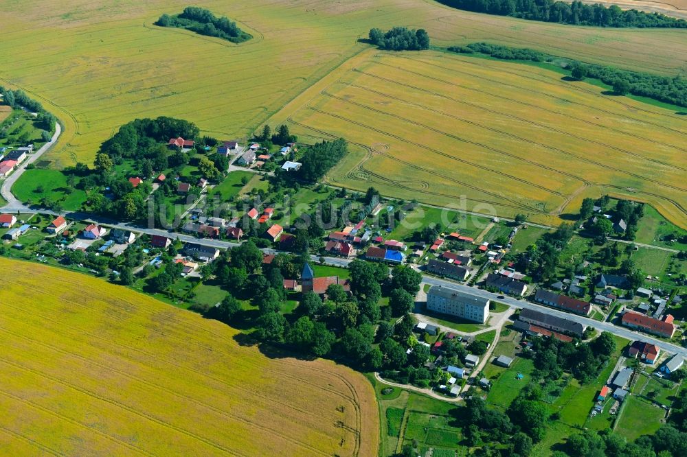 Zettemin aus der Vogelperspektive: Dorfkern in Zettemin im Bundesland Mecklenburg-Vorpommern, Deutschland