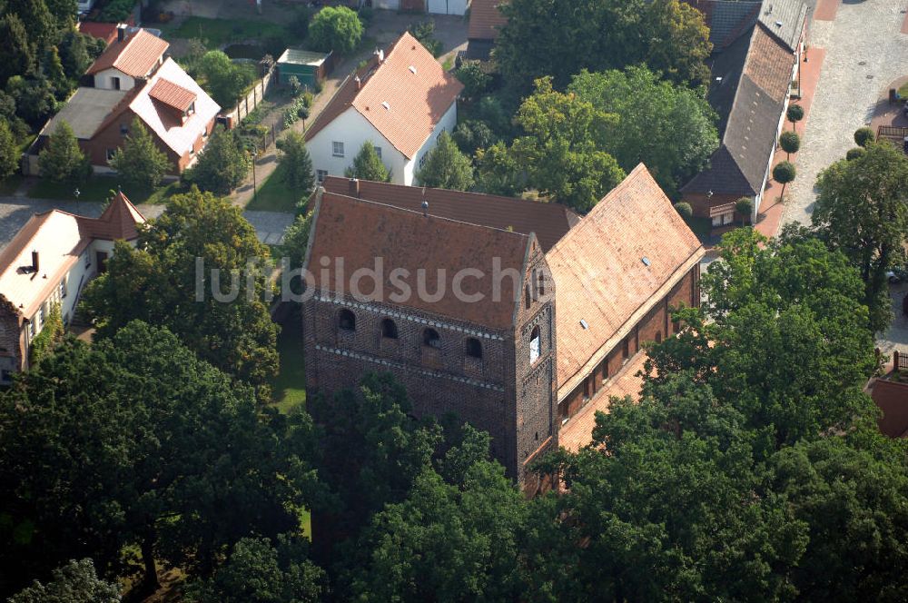 Schönhausen (Elbe) aus der Vogelperspektive: Dorfkirche Schönhausen