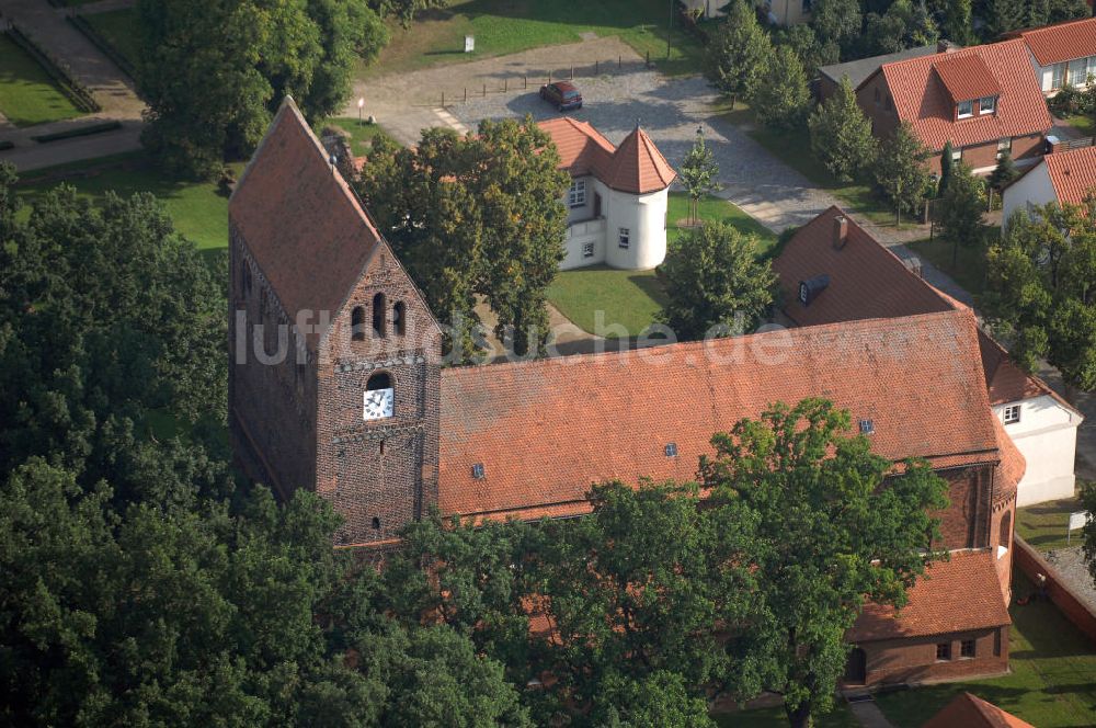 Luftaufnahme Schönhausen (Elbe) - Dorfkirche Schönhausen