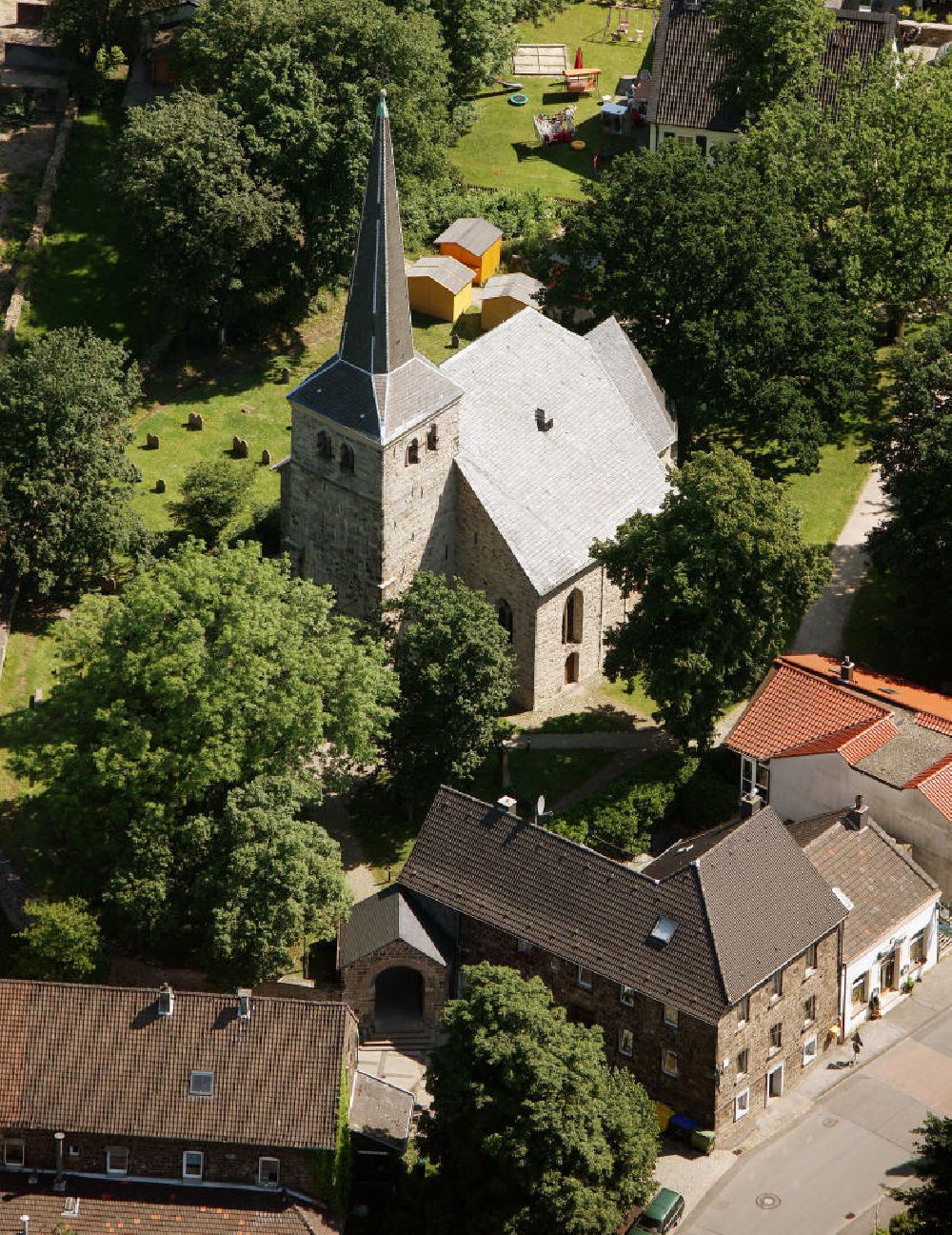 Bochum von oben - Dorfkirche Stiepel in Bochum