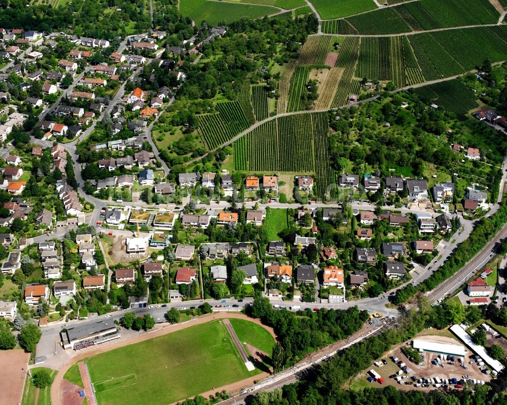 Heilbronn aus der Vogelperspektive: Dorfsiedlung am Weinbaugebiet in Heilbronn im Bundesland Baden-Württemberg, Deutschland