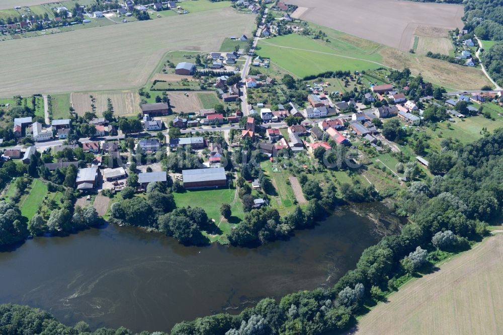 Krummensee von oben - Dorfzentrum von Krummensee am Ufer des Haussee im Bundesland Brandenburg