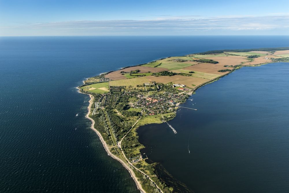 Dranske aus der Vogelperspektive: Dranske auf der Insel Rügen in der Ostsee im Bundesland Mecklenburg-Vorpommern