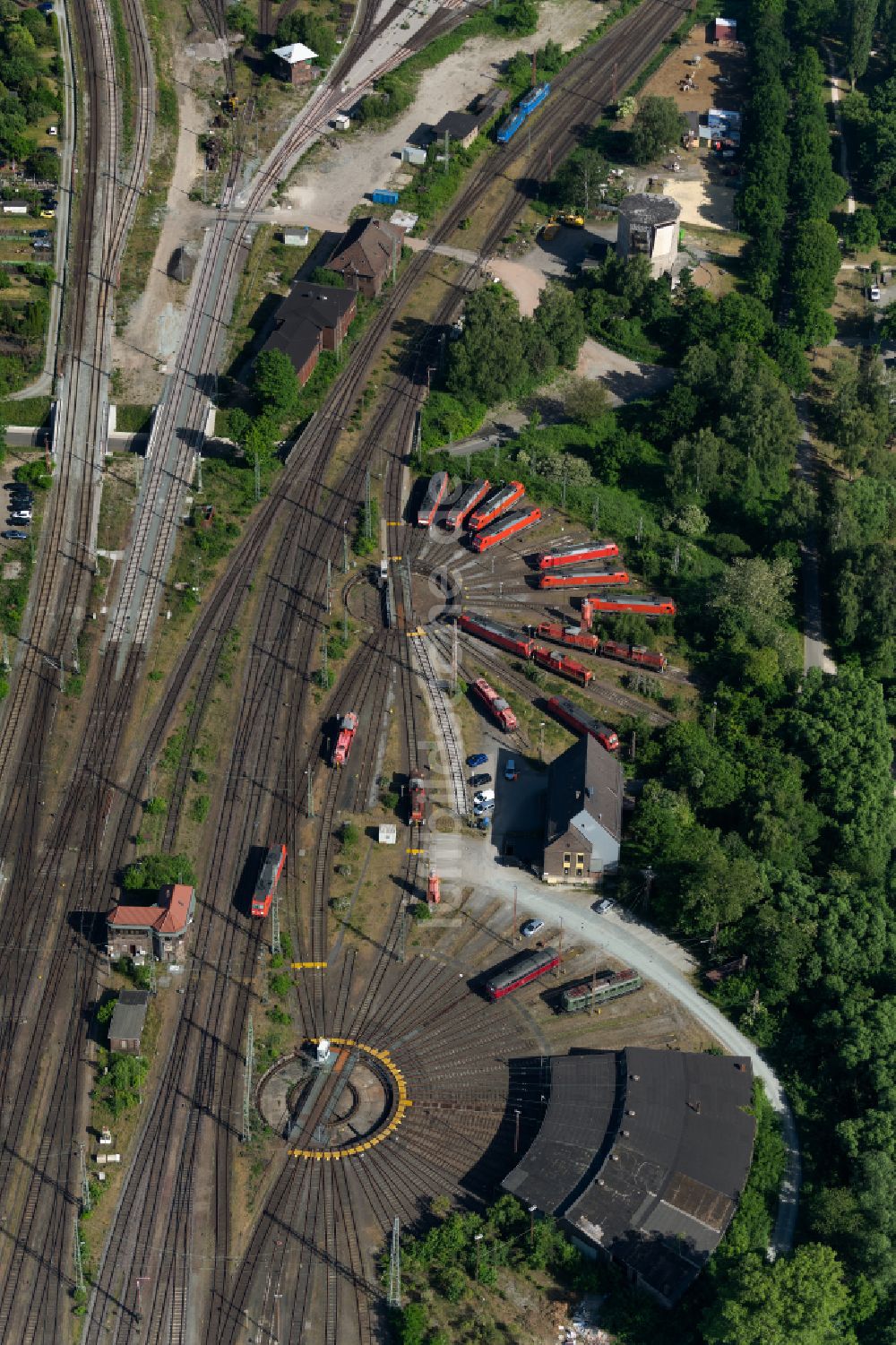 Bremen von oben - Drehscheibe am Depot des Bahn- Betriebswerkes am Rangierbahnhof in Bremen, Deutschland
