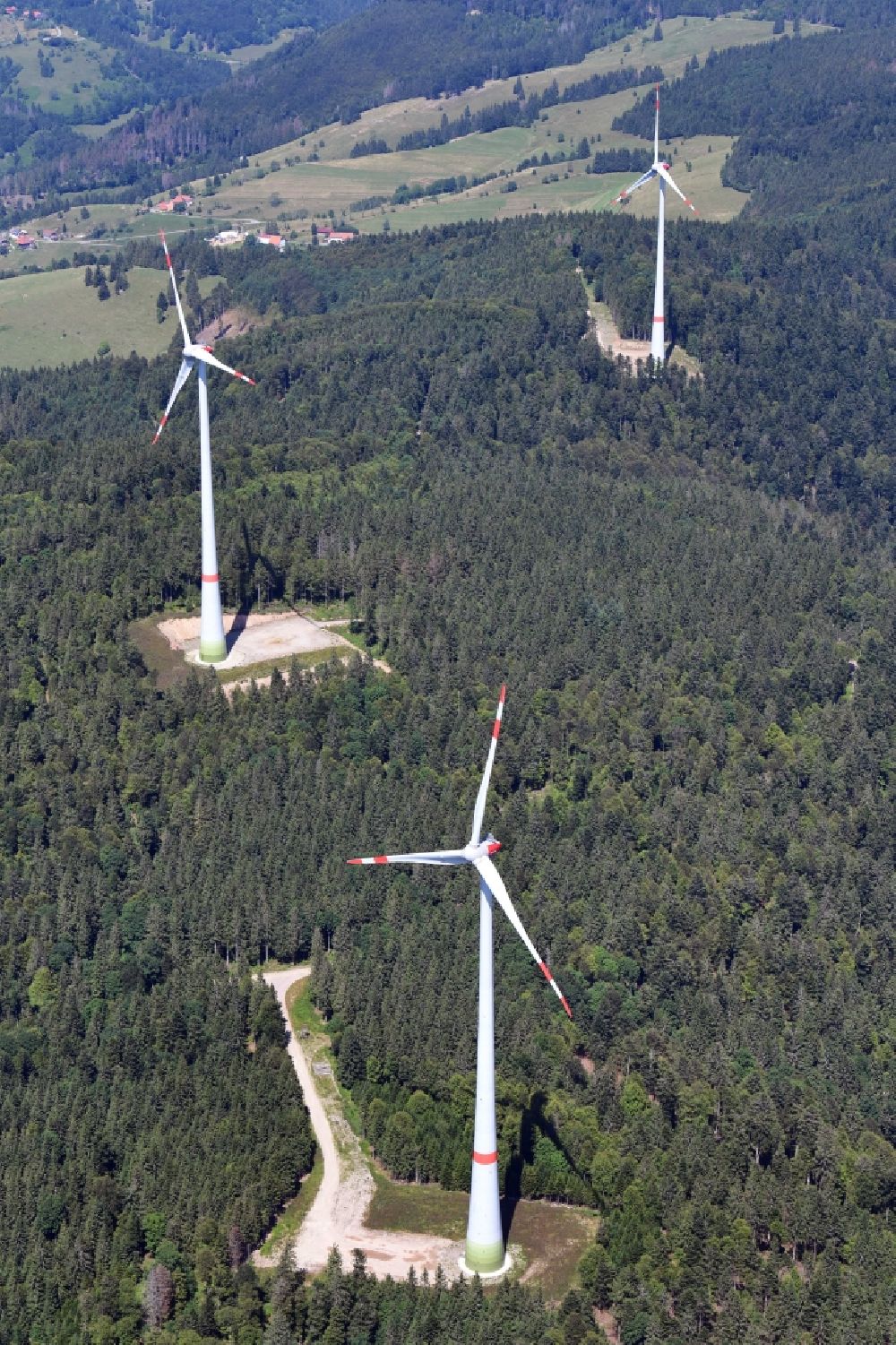 Luftaufnahme Schopfheim - Drei Windräder vom Windpark Rohrenkopf im Südschwarzwald auf dem Rohrenkopf im Schopfheimer Ortsteil Gersbach im Bundesland Baden-Württemberg