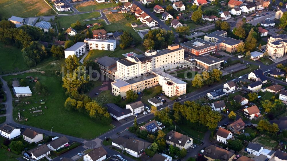 Asbach von oben - DRK Kamillus Klinik in Asbach im Bundesland Rheinland-Pfalz, Deutschland