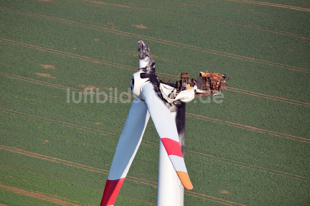 Wellen von oben - Durch Brand- Schaden zerstörtes Windrad- Windkraftwerk bei Wellen in Sachsen-Anhalt
