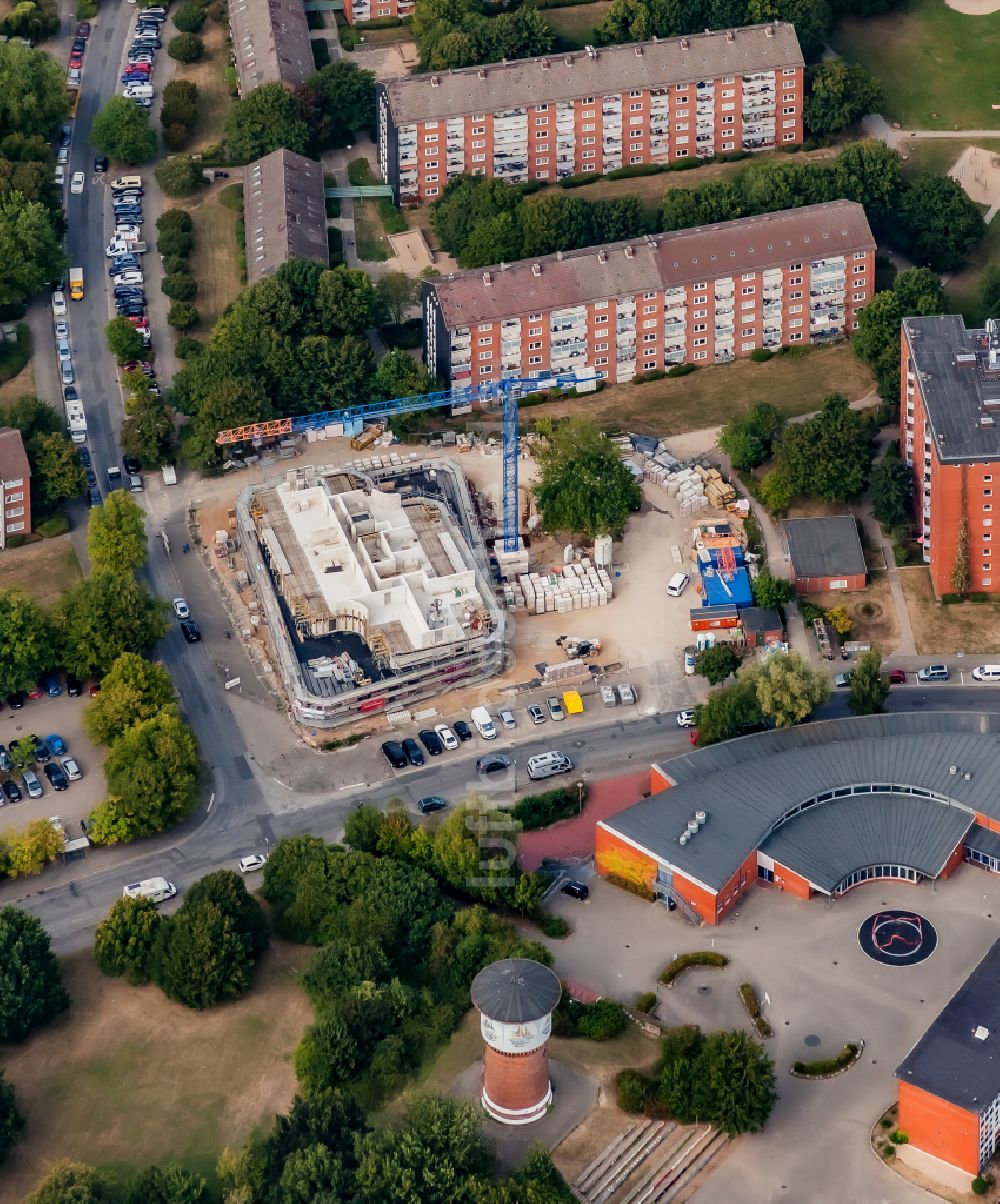 Luftbild Kiel - Eckhaus- Baustelle zum Neubau eines Wohn- und Geschäftshauses in Schönkirchen in Kiel im Bundesland Schleswig-Holstein, Deutschland