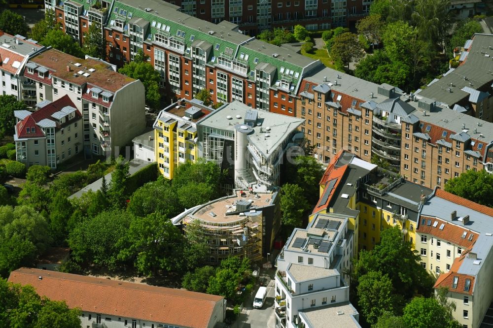 Berlin von oben - Eckhaus- Baustelle zum Neubau eines Wohn- und Geschäftshauses Gäblerstraße im Ortsteil Weißensee in Berlin, Deutschland