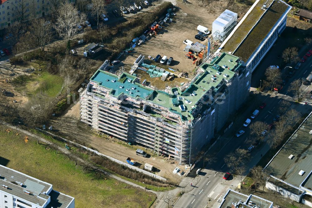 Berlin von oben - Eckhaus- Baustelle zum Neubau eines Wohn- und Geschäftshauses New West in Berlin, Deutschland