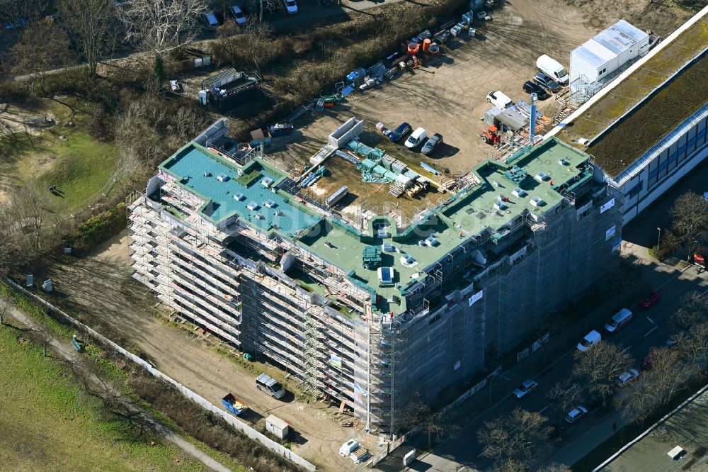Berlin aus der Vogelperspektive: Eckhaus- Baustelle zum Neubau eines Wohn- und Geschäftshauses New West in Berlin, Deutschland