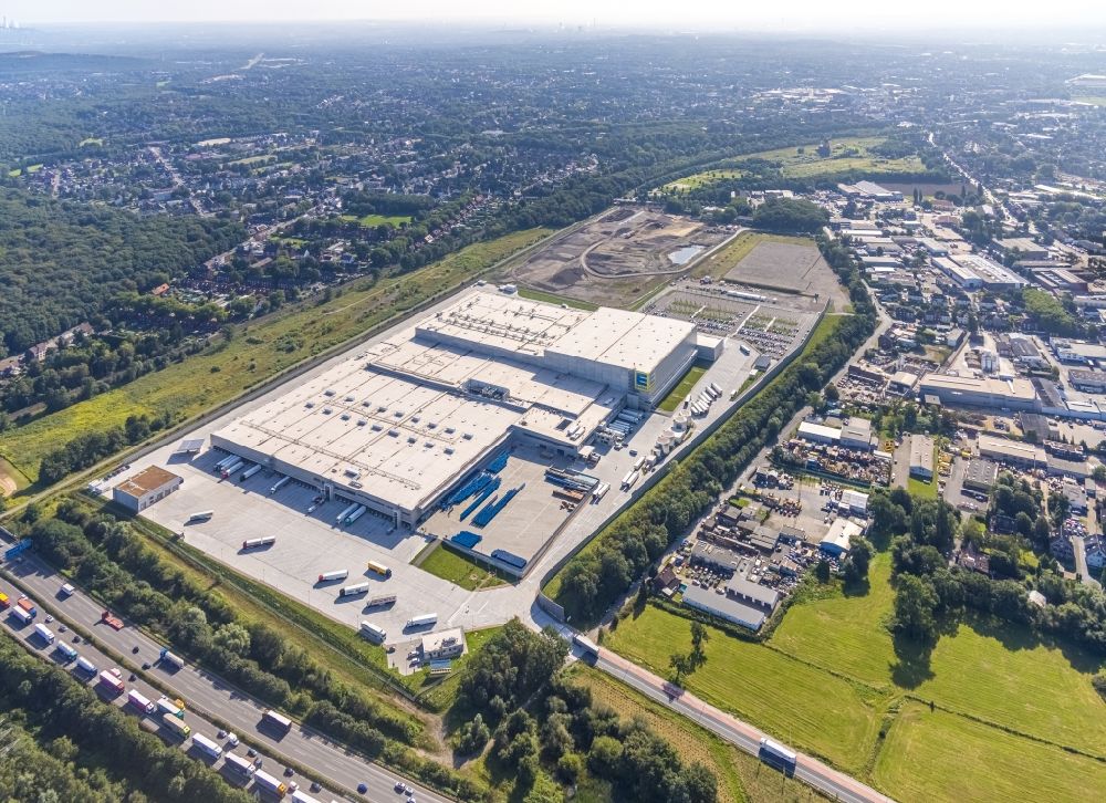 Oberhausen von oben - Edeka- Logistikzentrum im Gewerbegebiet Weierheide in Oberhausen im Bundesland Nordrhein-Westfalen, Deutschland