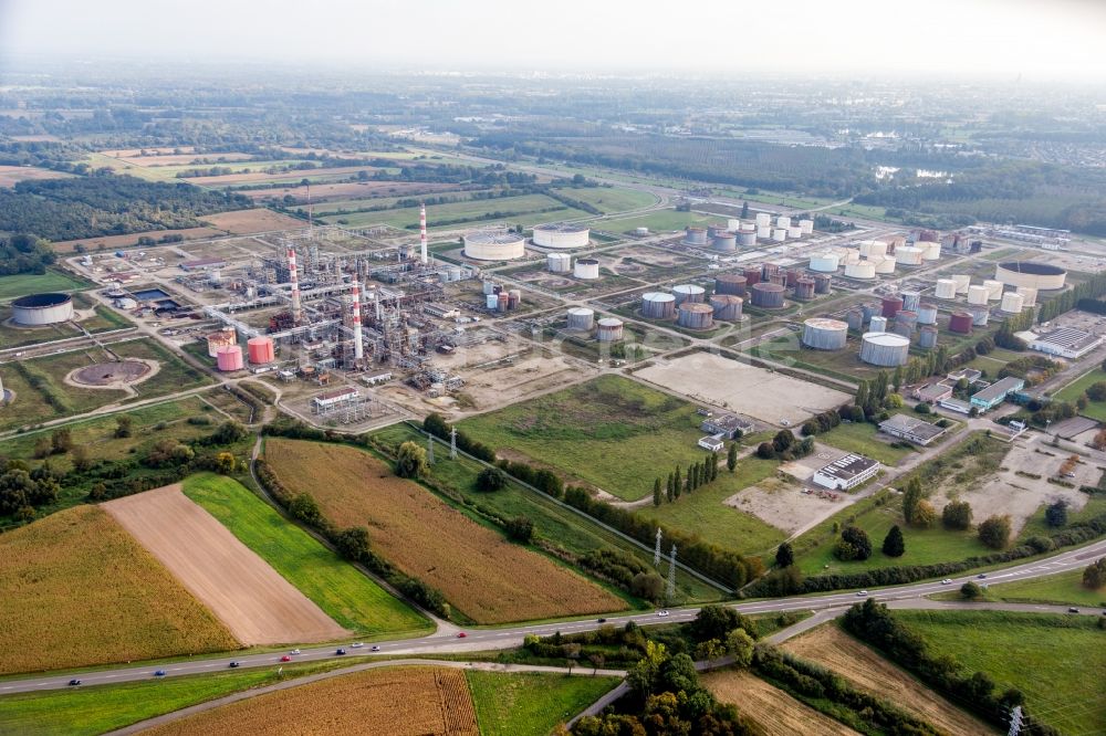 Luftaufnahme Reichstett - Ehamaliges Raffinerie- Werksgelände in Reichstett in Grand Est, Frankreich