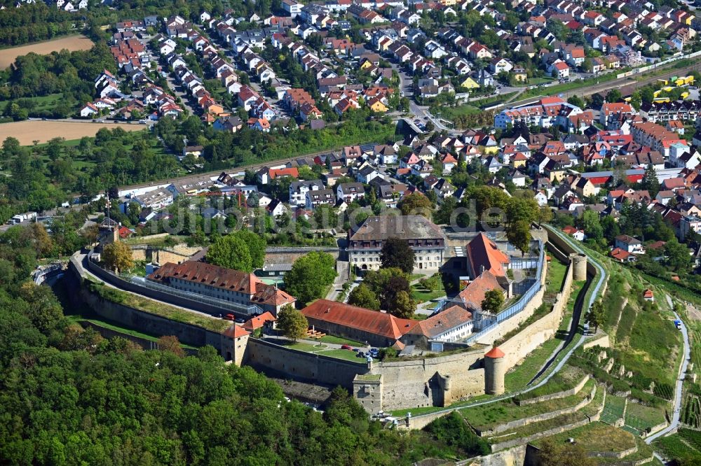 Luftaufnahme Asperg - Ehemalige Festungsanlage heutiges Justizvollzugskrankenhaus Hohenasperg auf einem Weinberg in Asperg im Bundesland Baden-Württemberg, Deutschland