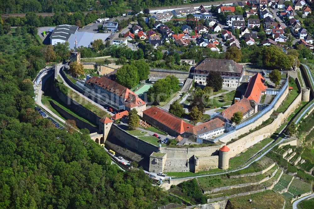 Luftbild Asperg - Ehemalige Festungsanlage heutiges Justizvollzugskrankenhaus Hohenasperg auf einem Weinberg in Asperg im Bundesland Baden-Württemberg, Deutschland
