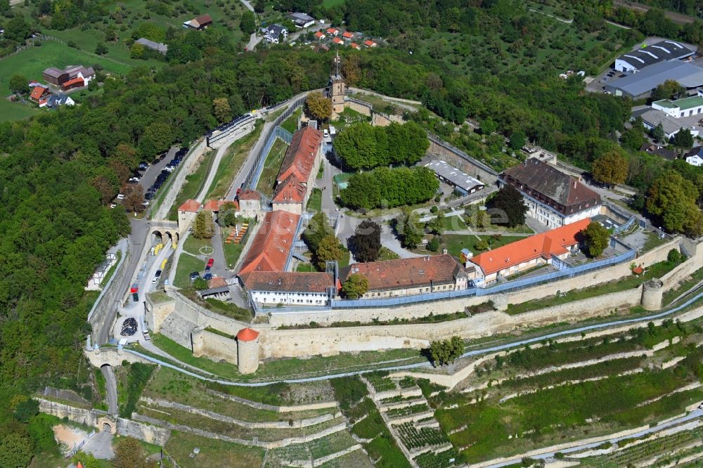 Luftaufnahme Asperg - Ehemalige Festungsanlage heutiges Justizvollzugskrankenhaus Hohenasperg auf einem Weinberg in Asperg im Bundesland Baden-Württemberg, Deutschland