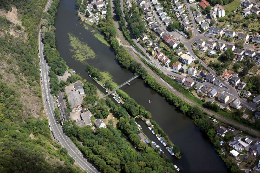 Luftbild Lahnstein - Ehemalige Schleusenanlagen am Ufer der Wasserstraße Lahn in Lahnstein im Bundesland Rheinland-Pfalz, Deutschland