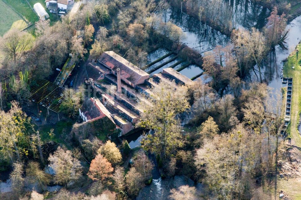 Scheibenhard von oben - Ehemalige Wassermühle an der Lauter in Scheibenhard in Grand Est, Frankreich
