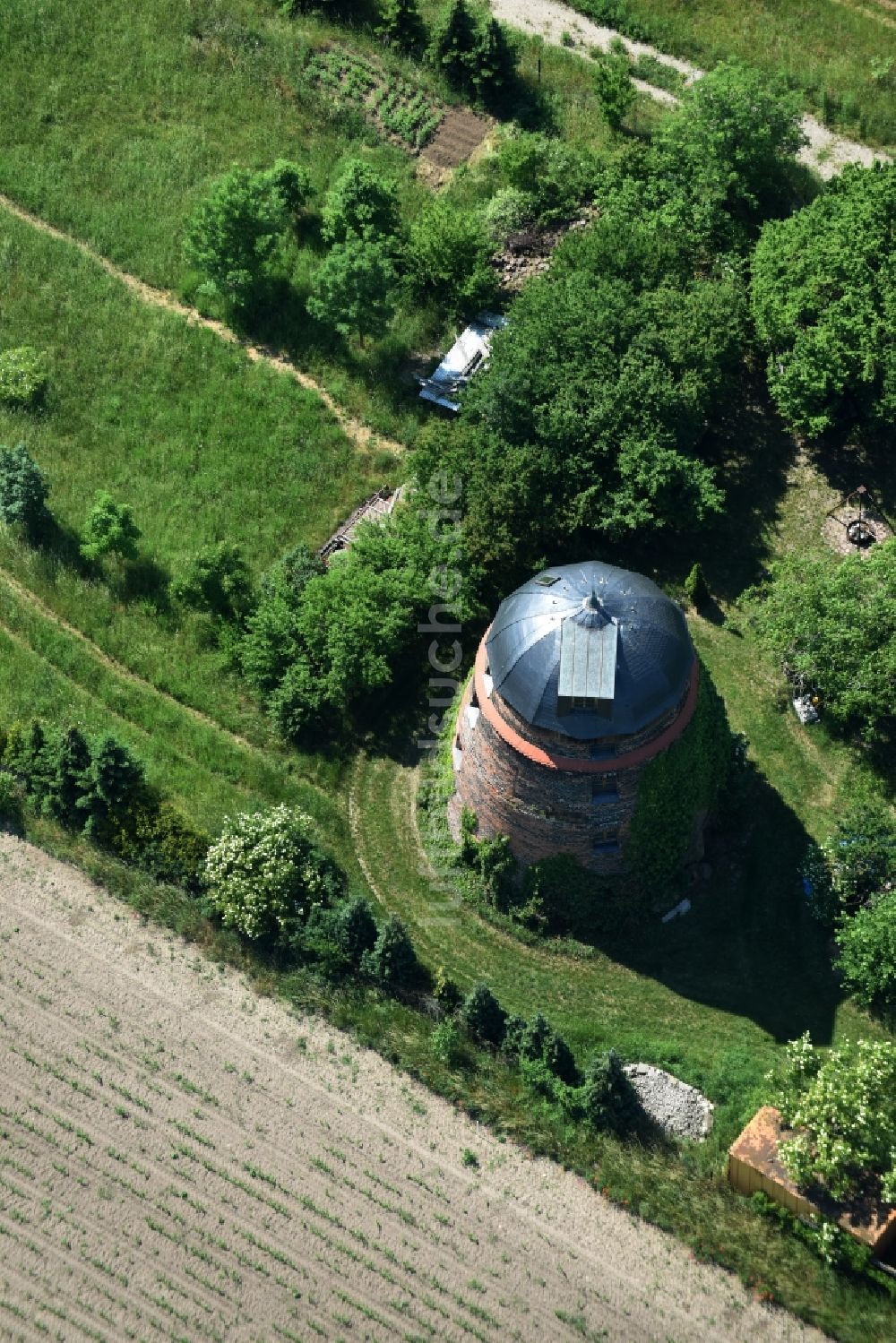 Baalberge aus der Vogelperspektive: Ehemalige Windmühle in Baalberge im Bundesland Sachsen-Anhalt