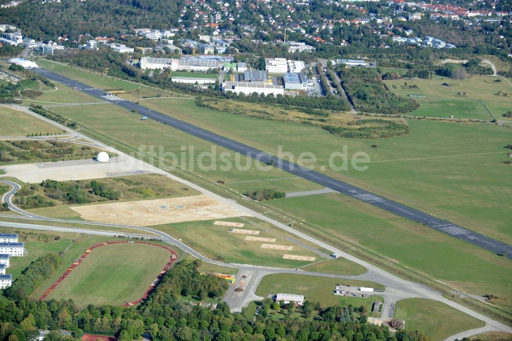 Unterhaching von oben - Ehemaliger Flugplatz am Landschaftspark Hachinger Tal in Unterhaching im Bundesland Bayern