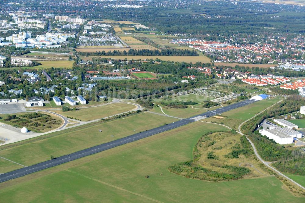 Luftbild Unterhaching - Ehemaliger Flugplatz am Landschaftspark Hachinger Tal in Unterhaching im Bundesland Bayern