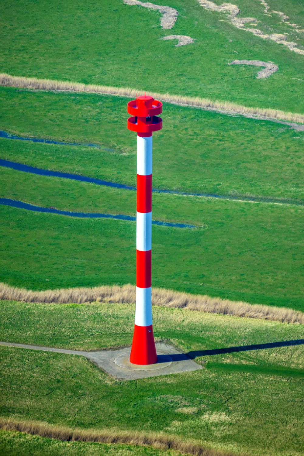 Luftbild Balje - Ehemaliger Leuchtturm und Oberfeuer- Seefahrtszeichen an der Elbe in Balje im Bundesland Niedersachsen, Deutschland