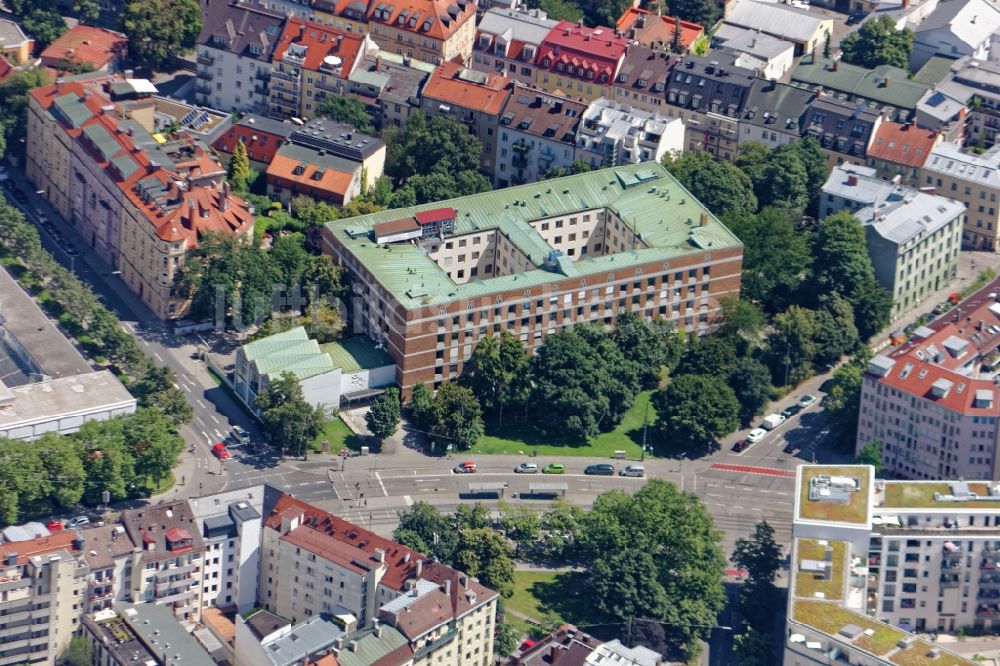 München von oben - Ehemaliges Gesundheitsamt und Gesundheitshaus an der Dachauer Straße in München im Bundesland Bayern, Deutschland