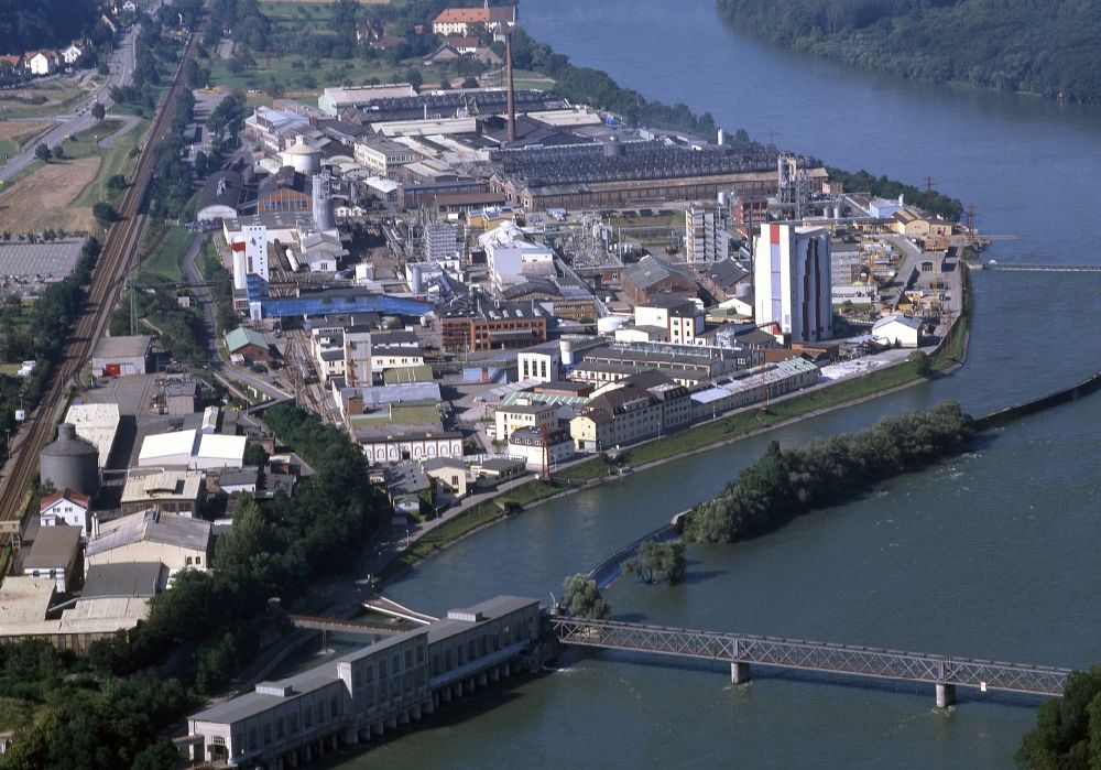 Luftbild Rheinfelden (Baden) - Ehemaliges, historisches Wasserkraftwerk und Anlagen der Chemieindustrie am Hochrhein in Rheinfelden (Baden) im Bundesland Baden-Württemberg, Deutschland