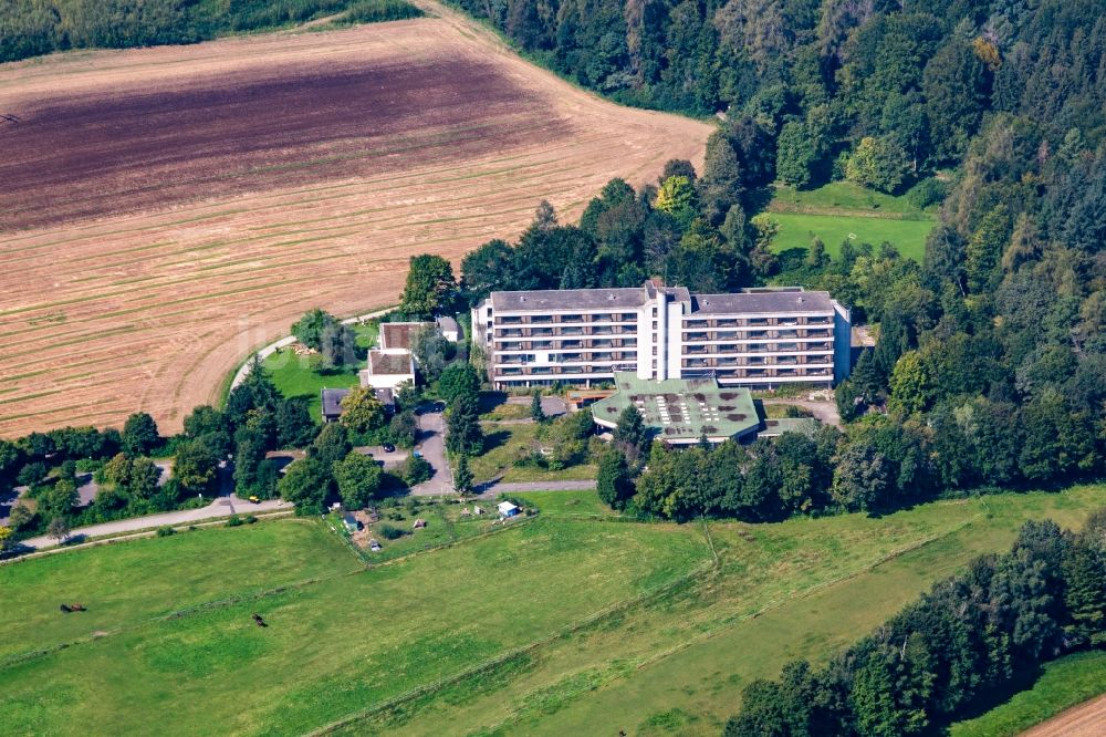 Bad Schussenried aus der Vogelperspektive: Ehemaliges Krankenhaus Waldklinik in Bad Schussenried im Bundesland Baden-Württemberg, Deutschland