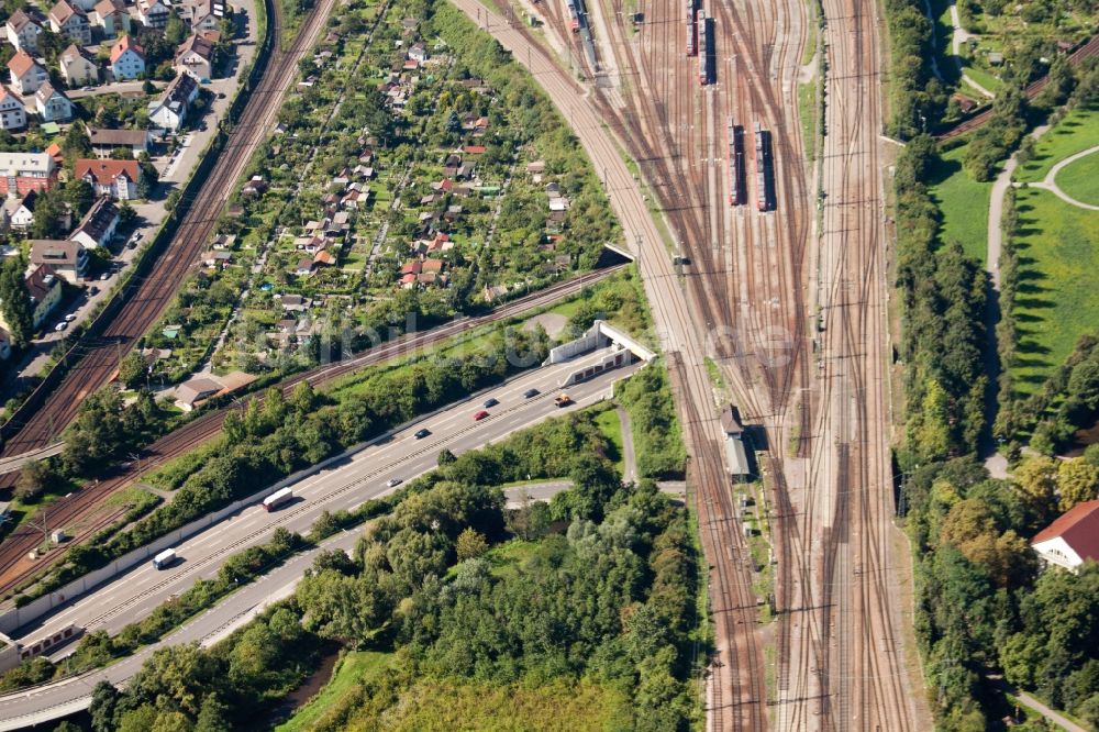 Luftaufnahme Karlsruhe - Ein- und Ausfahrt des Edeltrud Tunnel der Südtangente im Ortsteil Beiertheim - Bulach in Karlsruhe im Bundesland Baden-Württemberg