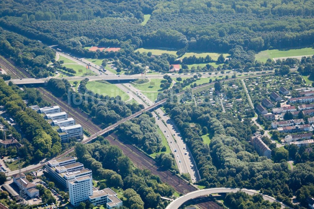 Luftaufnahme Karlsruhe - Ein- und Ausfahrt des Edeltrud Tunnel der Südtangente im Ortsteil Beiertheim - Bulach in Karlsruhe im Bundesland Baden-Württemberg