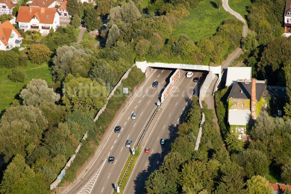 Luftbild Karlsruhe - Ein- und Ausfahrt des Edeltrud Tunnel der Südtangente im Ortsteil Beiertheim - Bulach in Karlsruhe im Bundesland Baden-Württemberg
