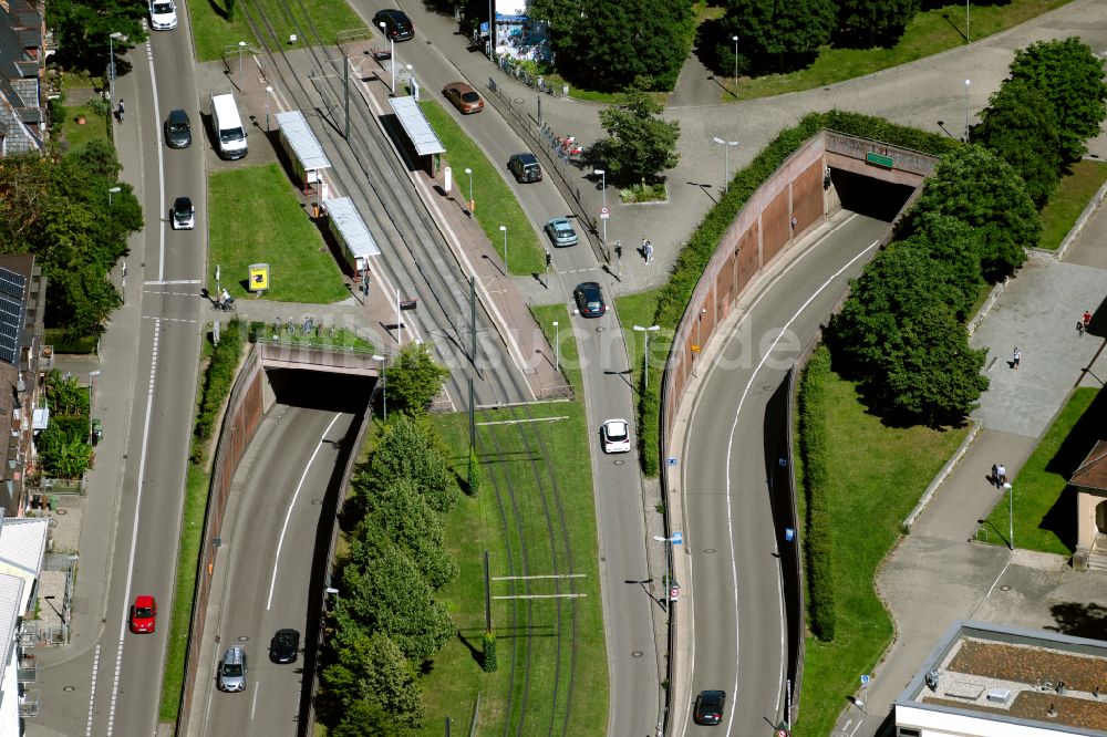 Luftaufnahme Freiburg im Breisgau - Ein- und Ausfahrt des Tunnel- Bauwerkes Schützenallee-Tunnel in Freiburg im Breisgau im Bundesland Baden-Württemberg, Deutschland